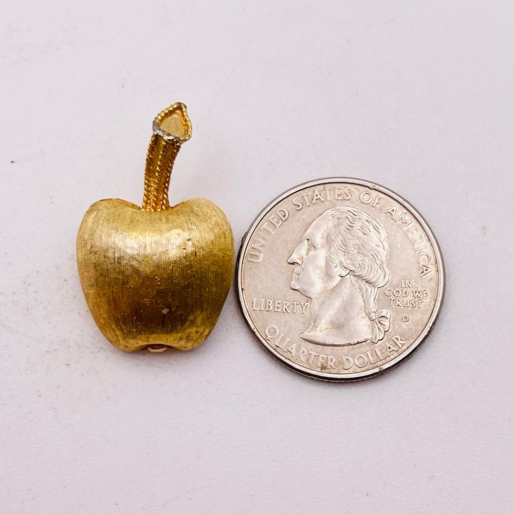 Cute Dainty Avon 1974 Brushed Gold Tone Apple Brooch Pin - Picture 9 of 13